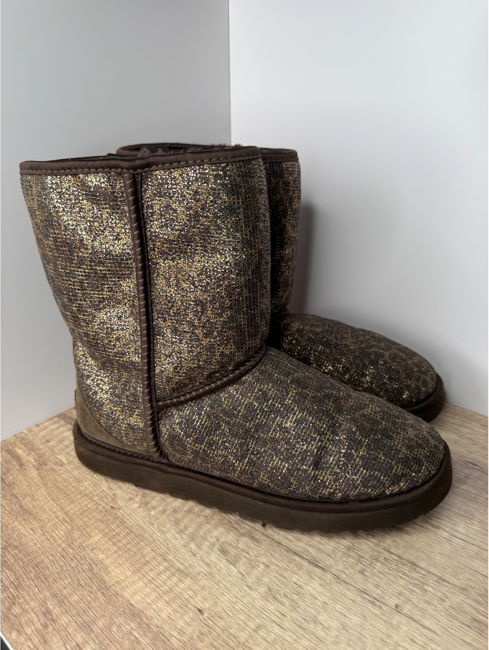 UGG Classic Short Glitter Boots Women’s 10 Brown Gold Metallic 1006883
